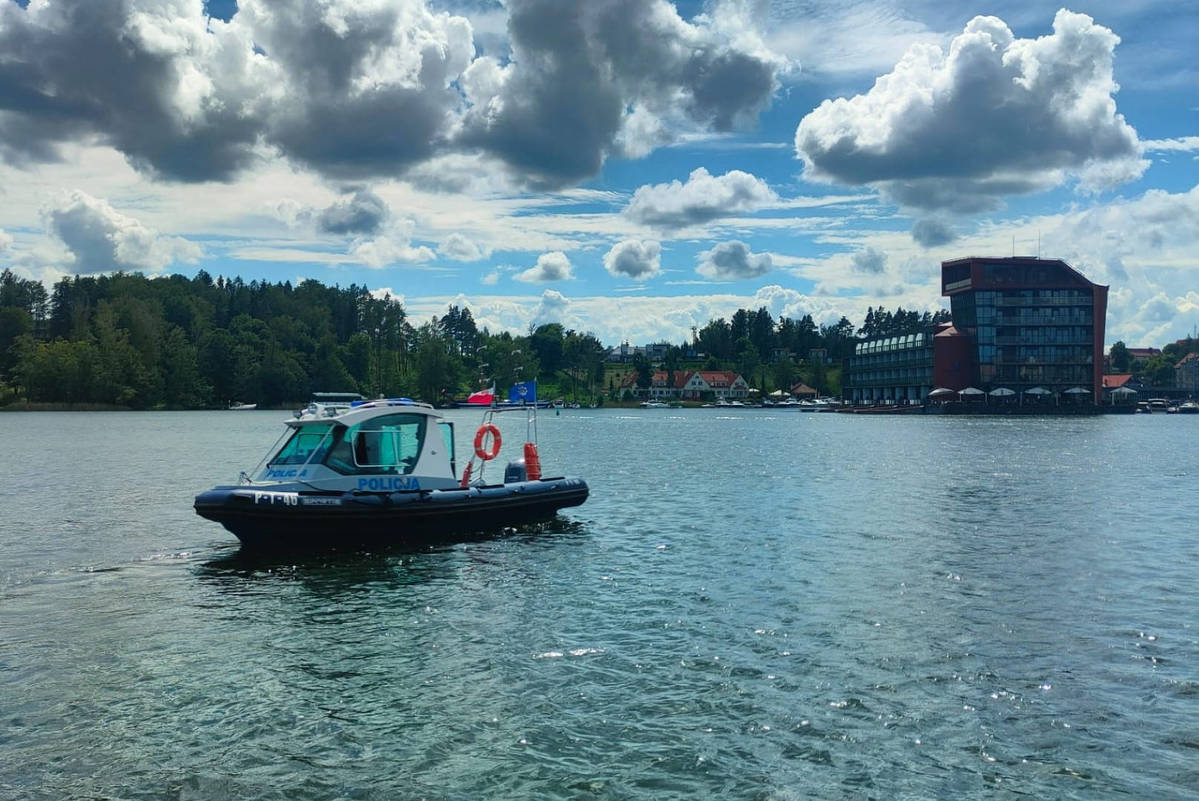 Policyjna łódź Komendy Powiatowej Policji w Mrągowie