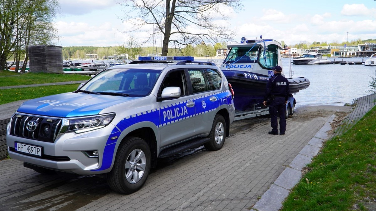 Policyjna łódź Komendy Miejskiej Policji w Olsztynie