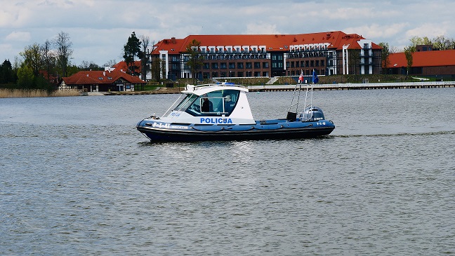 Policyjna łódź Komendy Powiatowej Policji w Ostródzie