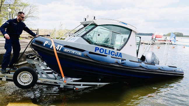 Policyjna łódź Komendy Powiatowej Policji w Ostródzie