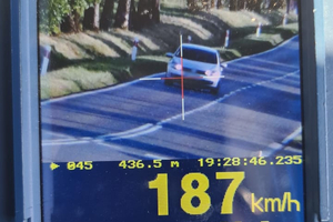 Wynik pomiaru prędkości widoczny na urządzeniu pomiarowym