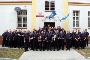 Grupowe zdjęcie uczestników zawodów