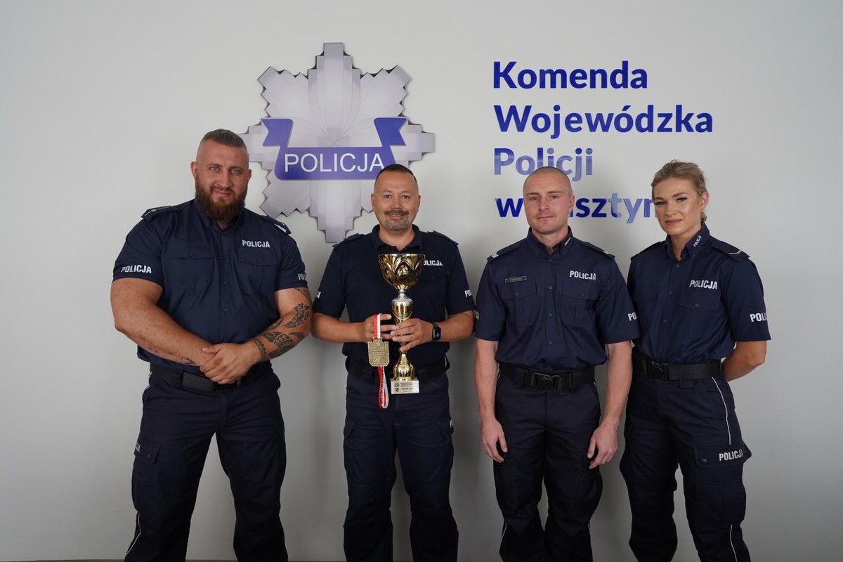 Policjanci podczas spotkania z Komendantem Wojewódzkim Policji w Olsztynie
