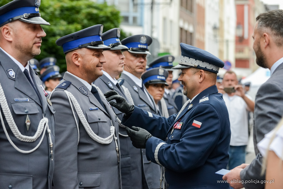 Uczestnicy obchodów Święta Policji w Elblągu