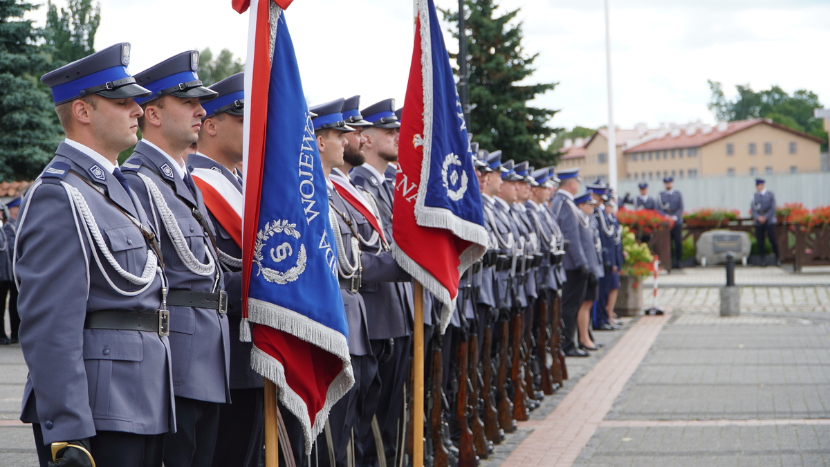 Uczestnicy obchodów Święta Policji w Olsztynie