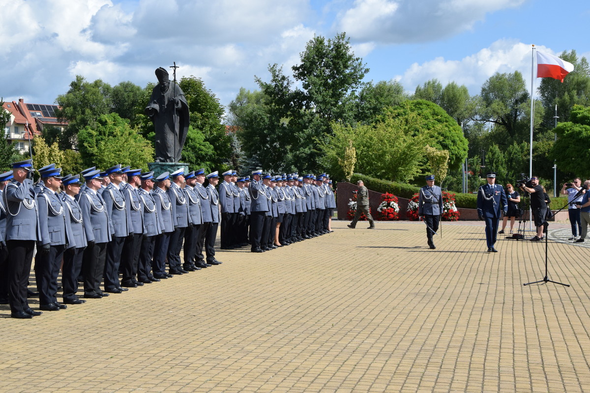 Uczestnicy obchodów Święta Policji w Ełku