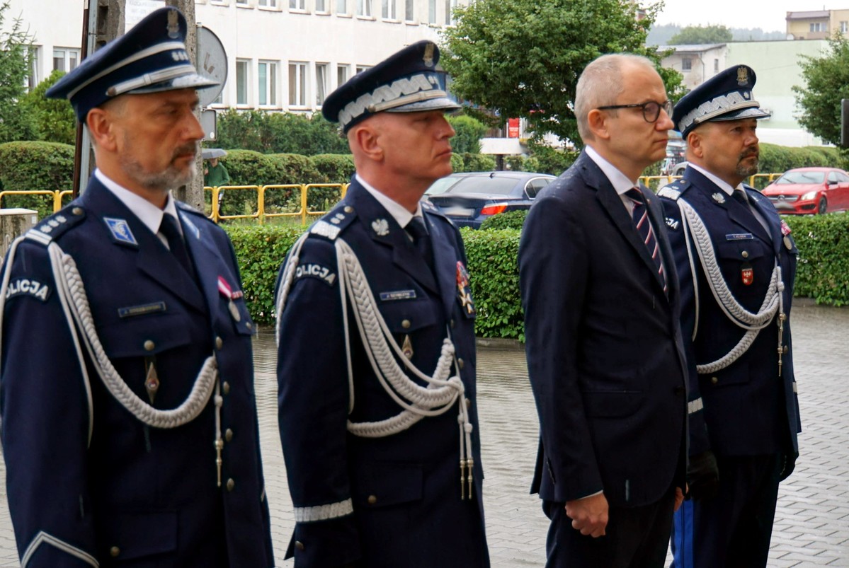 insp. Jacek Drozdowski KPP w Nowym Mieście Lubawskim, Błażej Poboży MSWiA, gen. insp. Jarosław Szymczyk KGP, nadinsp. Tomasz Klimek KWP w Olsztynie