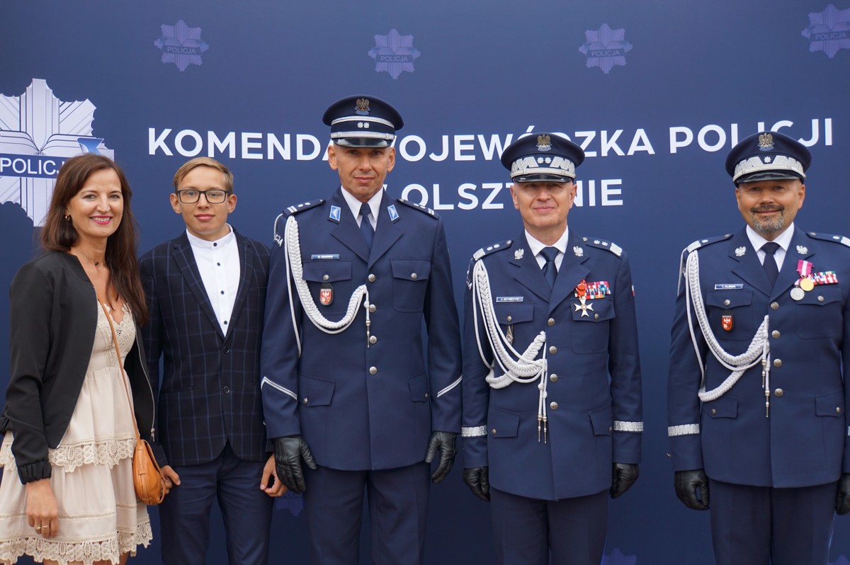 Pamiątkowe zdjęcie grupowe uczestników uroczystości