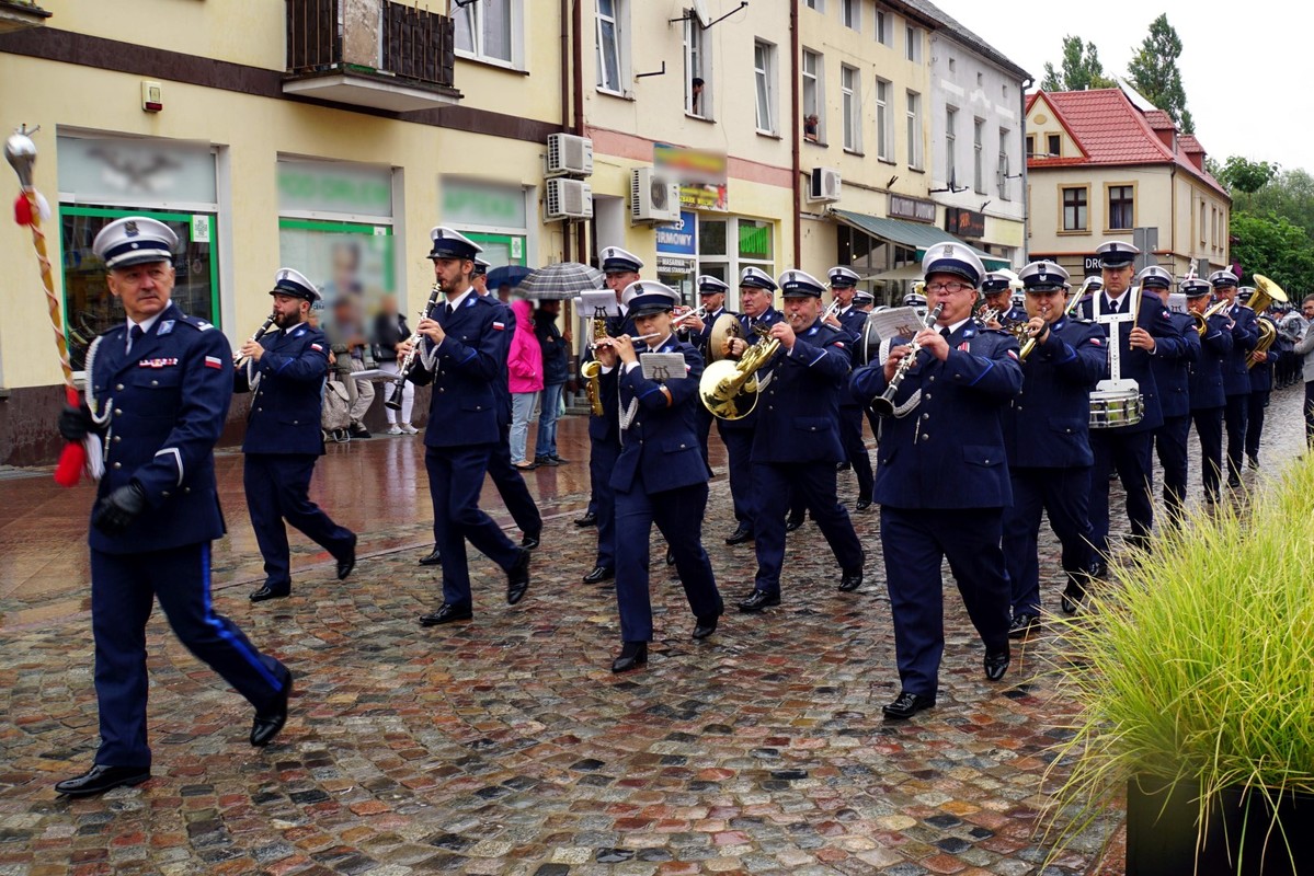 Przemarsz policyjnej orkiestry