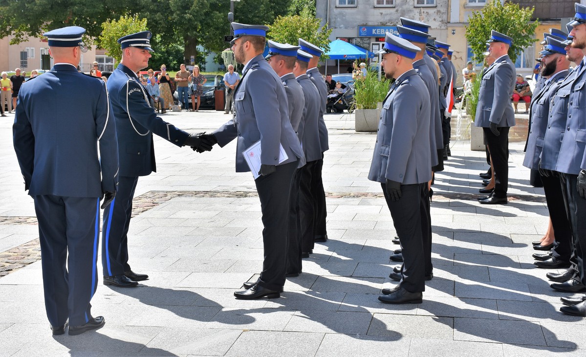 Uczestnicy obchodów Święta Policji w Szczytnie