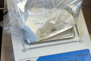 Zabezpieczone narkotyki w woreczkach foliowych