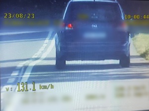 Zrzut ekranu z wideorejestratora z wynikiem pomiaru prędkości