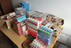 Zabezpieczone papierosy w paczkach i tytoń w workach