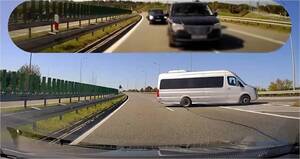 Zrzut ekranu z wideorejestratora, na którym widać samochód stojący w poprzek drogi