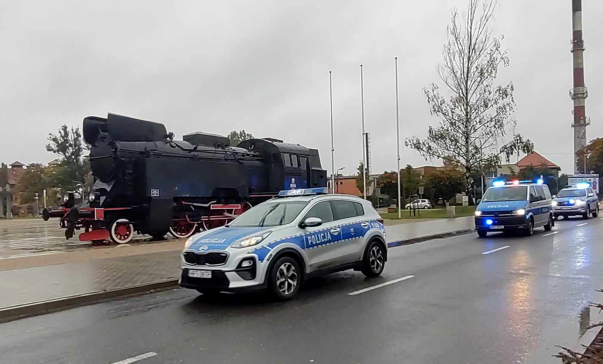 policjanci podczas ćwiczeń