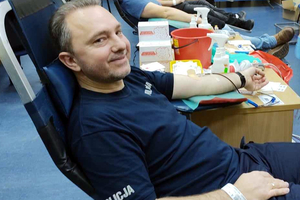 Komendant Powiatowy Policji w Iławie oddaje krew