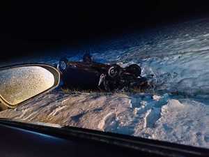 auto leżące na dachu