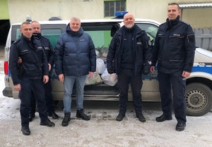 Organizatorzy zbiórki przy radiowozie