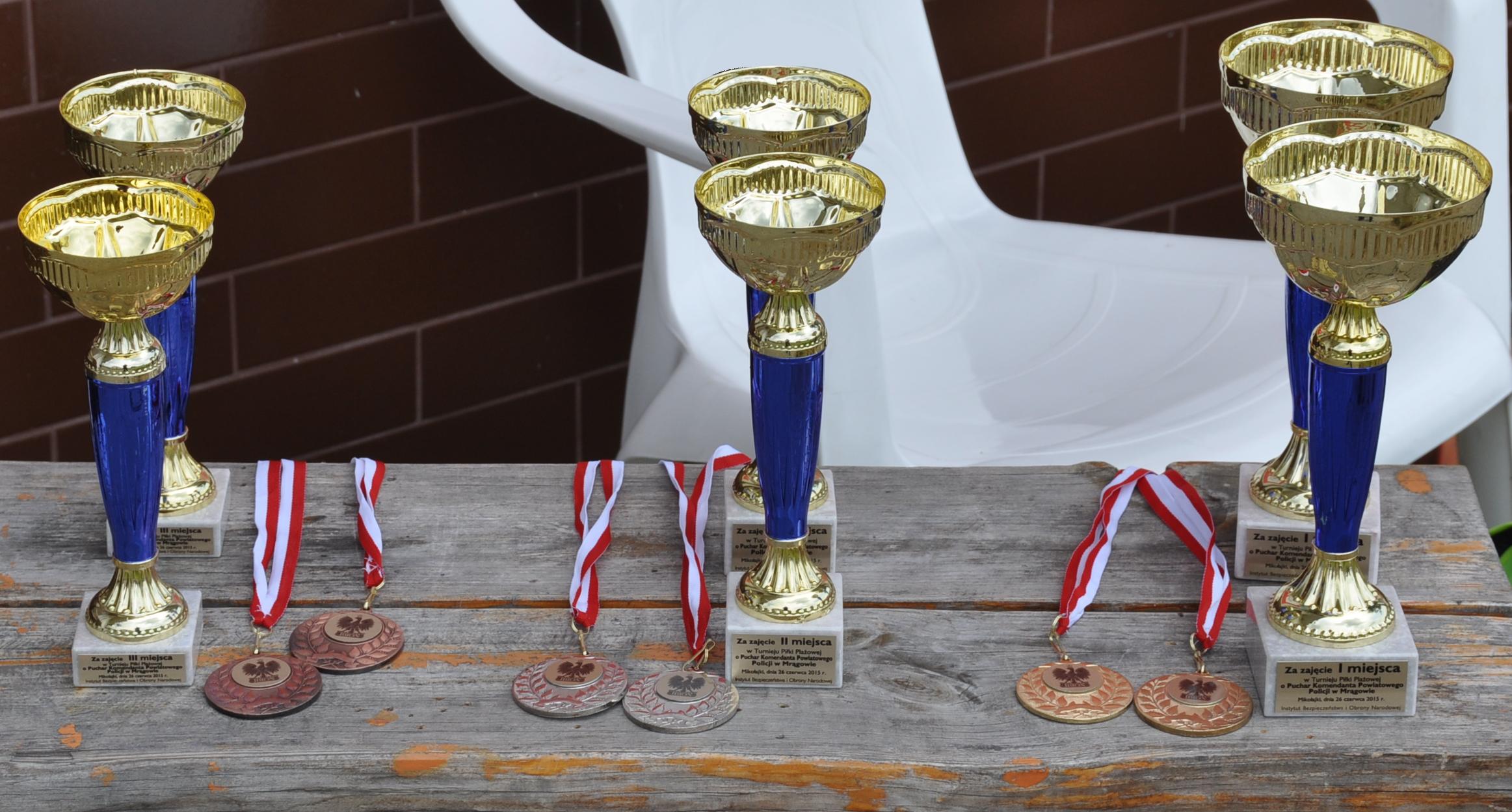 Puchary i medale przygotowane dla najlepszych drużyn