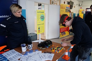 Policjanci podczas spotkania z uczniami