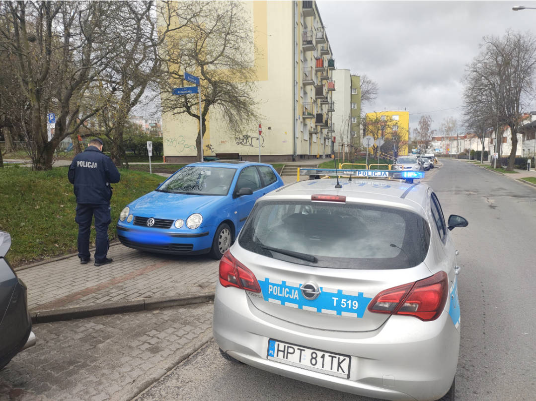 źle zaparkowane auta