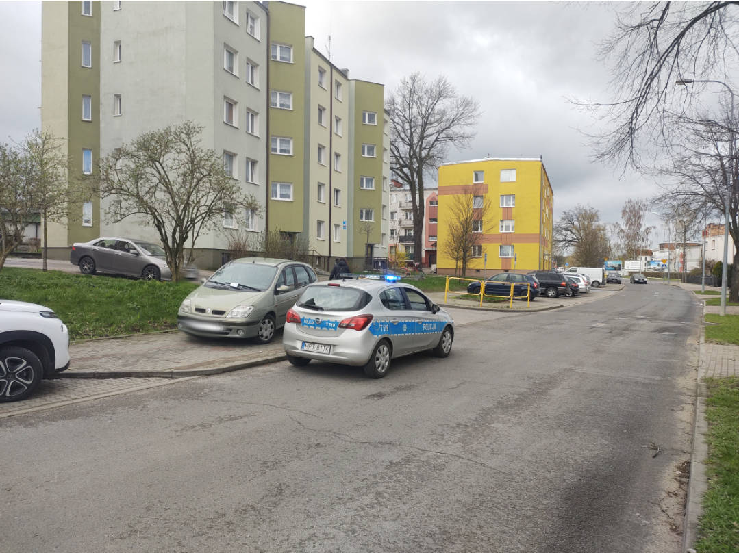 źle zaparkowane auta