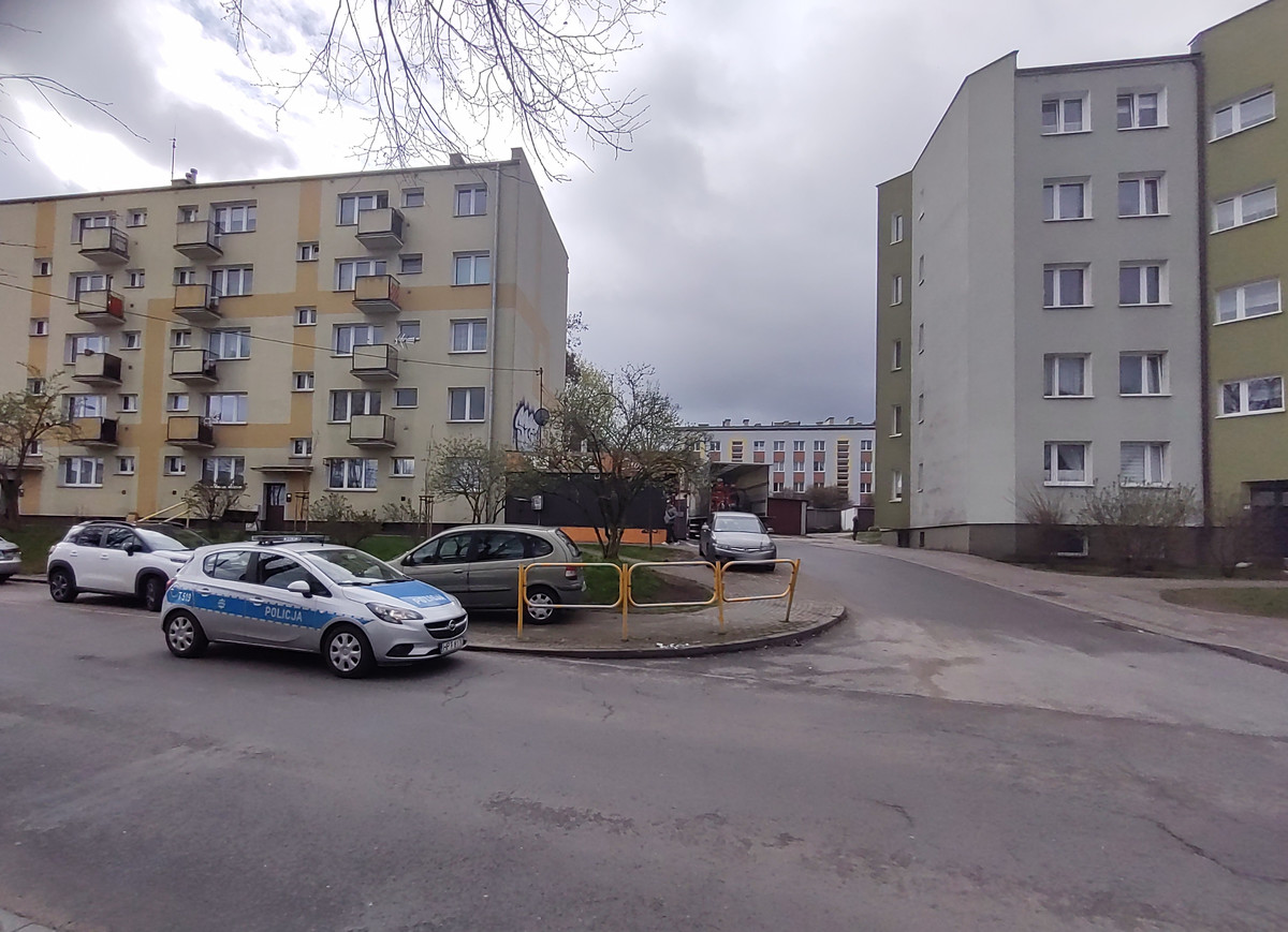 źle zaparkowane auta