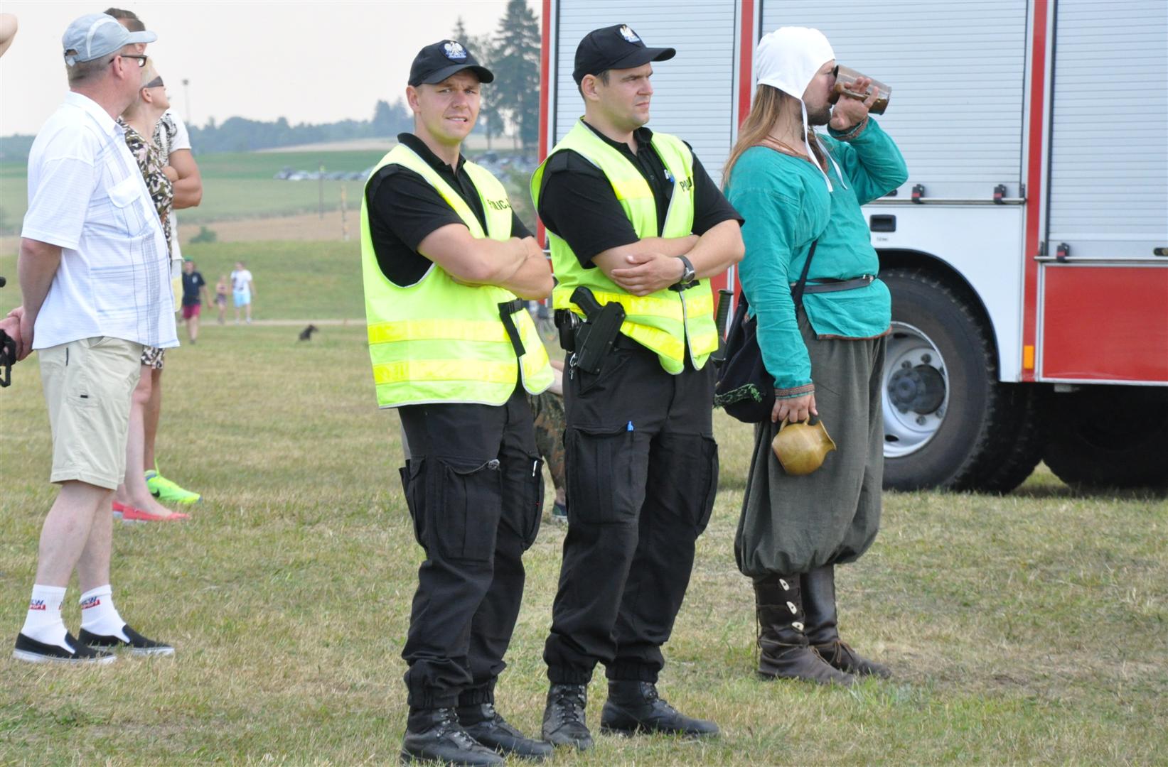 Policjanci w trakcie służby na Polach Grunwaldzkich