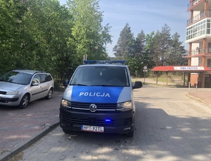 radiowóz pod szpitalem