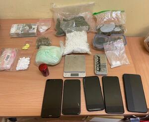 zabezpieczone narkotyki, pieniądze, sprzęt
