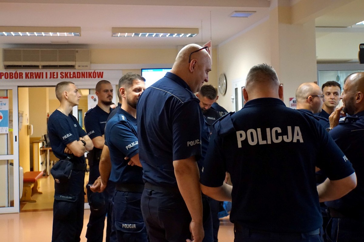 Policjanci w Regionalnym Centrum Krwiodawstwa i Krwiolecznictwa