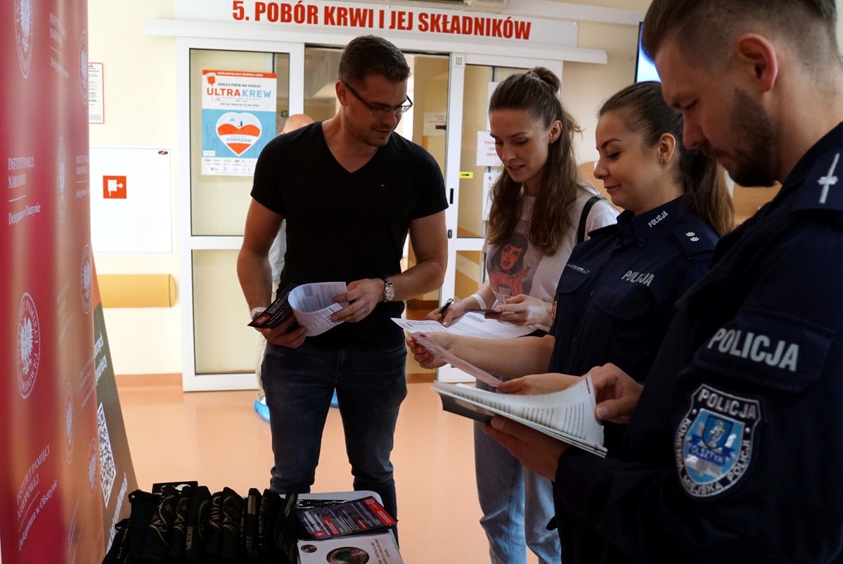 Policjanci w Regionalnym Centrum Krwiodawstwa i Krwiolecznictwa