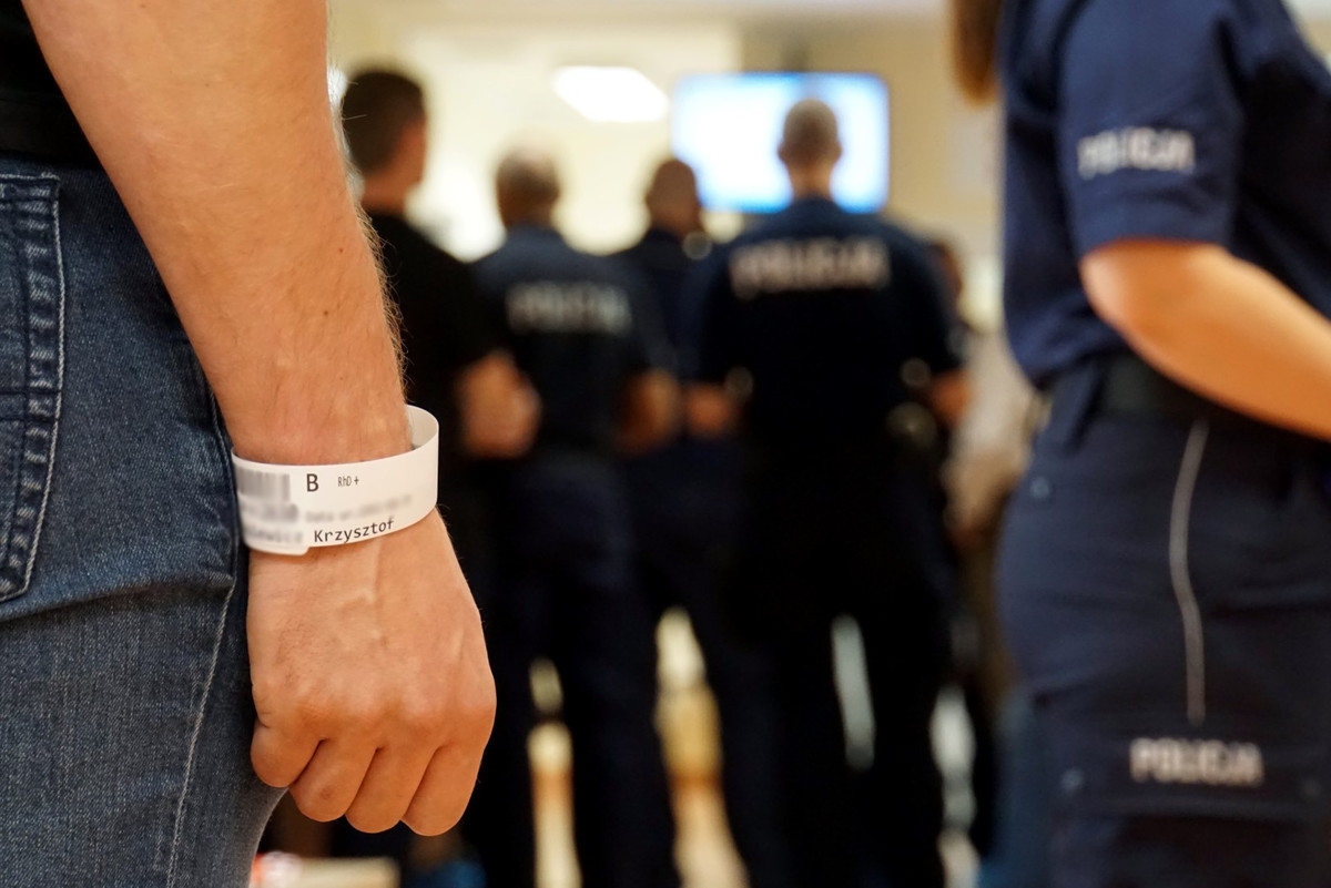 Policjanci w Regionalnym Centrum Krwiodawstwa i Krwiolecznictwa