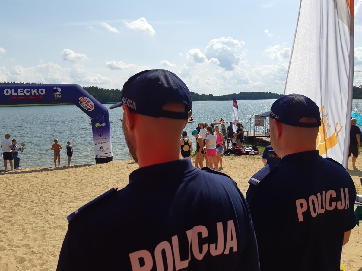 Policjanci zabezpieczający imprezę