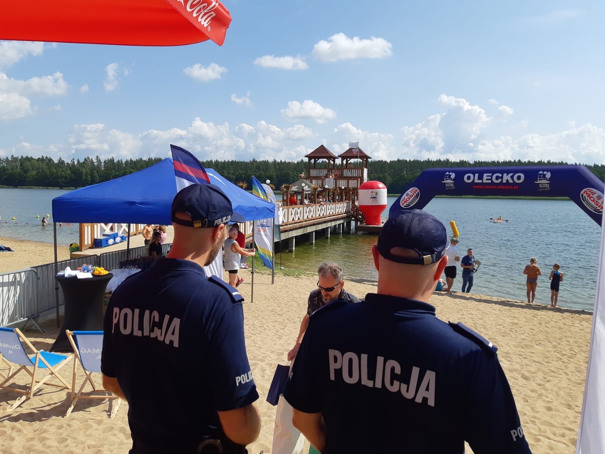 Policjanci zabezpieczający imprezę