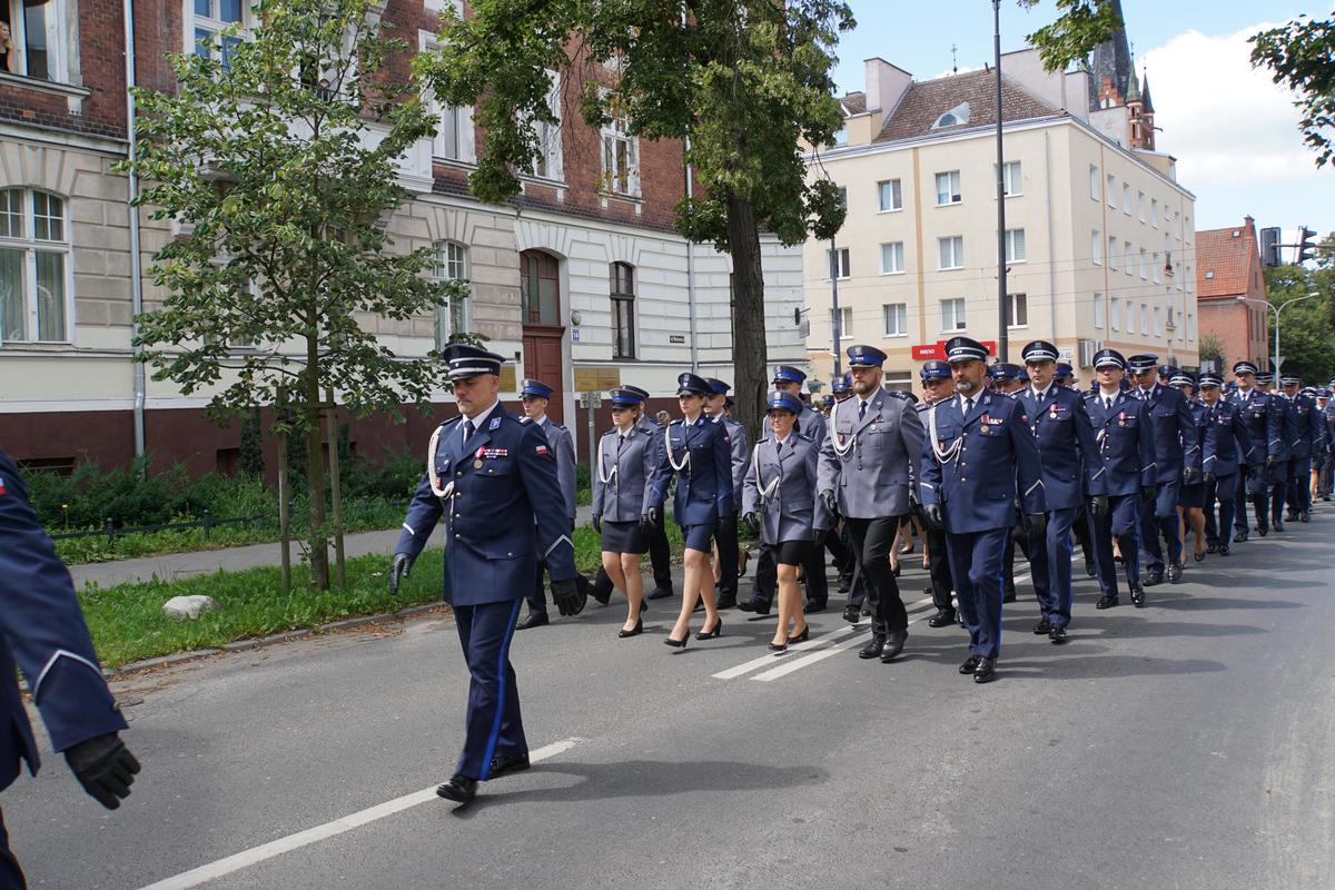 funkcjonariusze podczas uroczystości