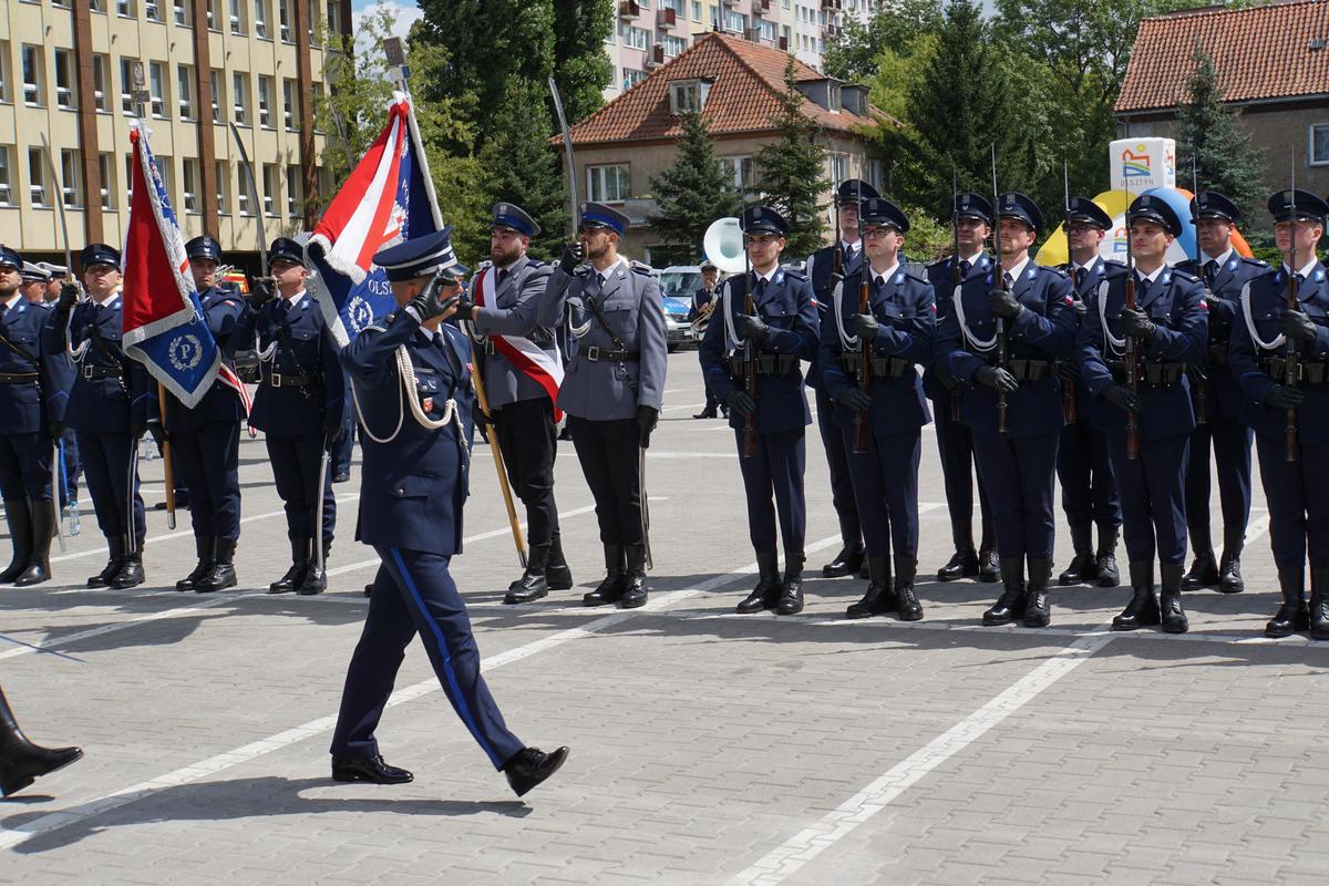 funkcjonariusze podczas uroczystości