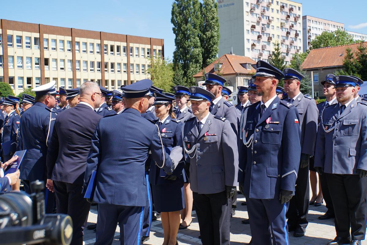 funkcjonariusze podczas uroczystości