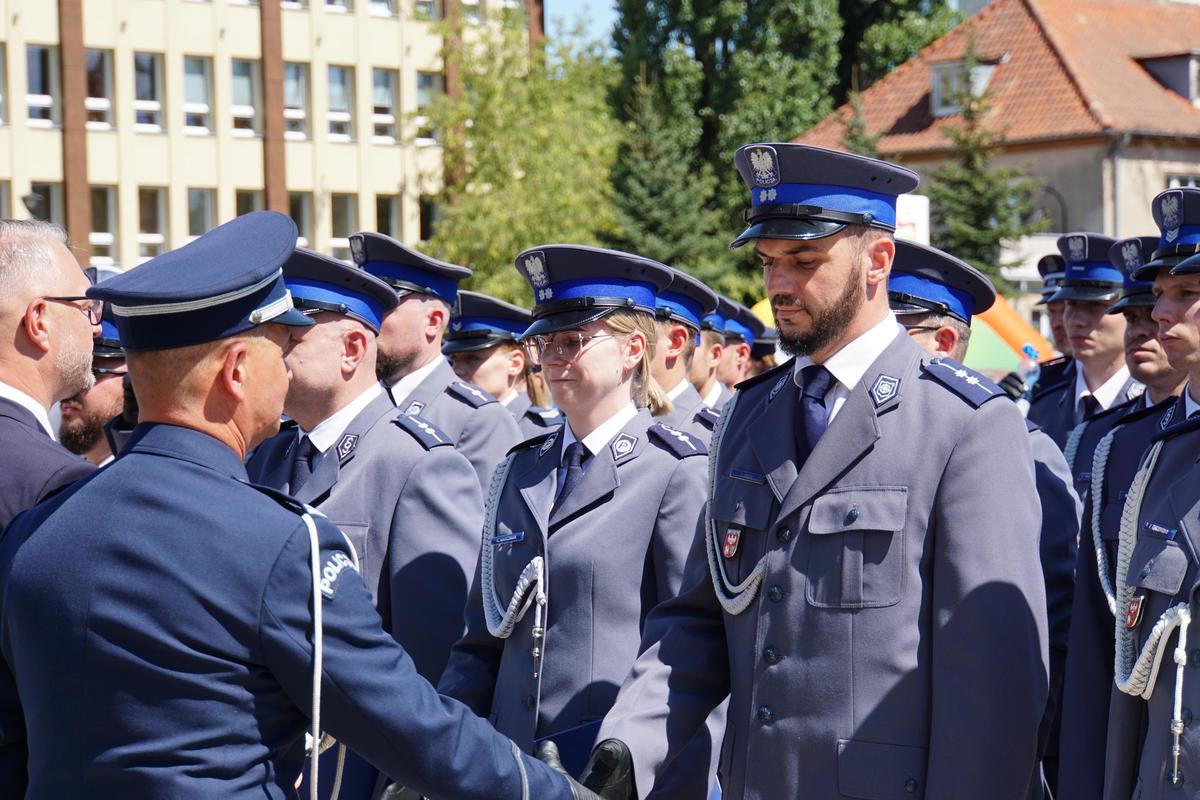 funkcjonariusze podczas uroczystości