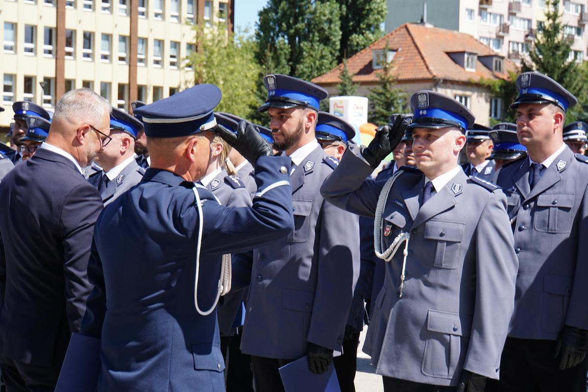 funkcjonariusze podczas uroczystości