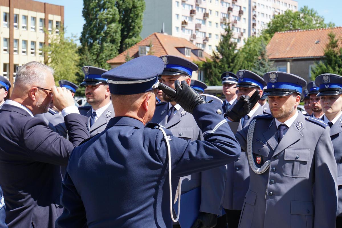 funkcjonariusze podczas uroczystości