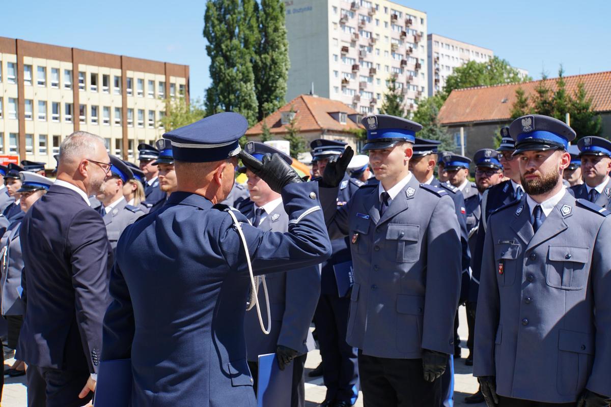 funkcjonariusze podczas uroczystości