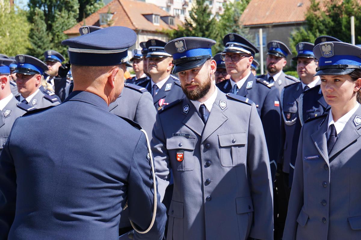 funkcjonariusze podczas uroczystości