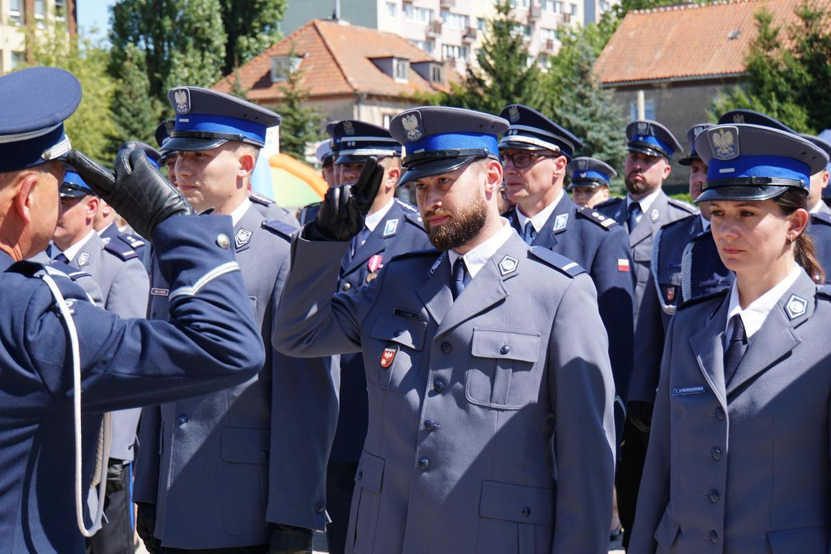 funkcjonariusze podczas uroczystości