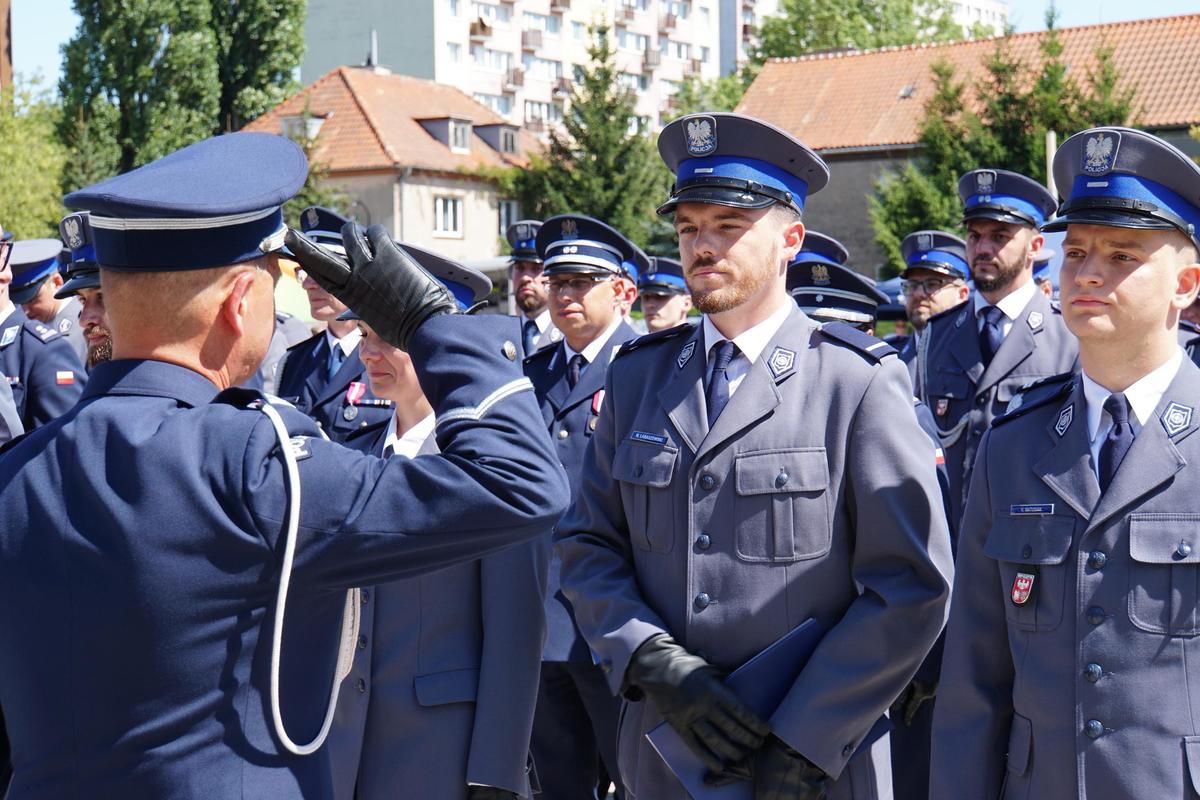 funkcjonariusze podczas uroczystości