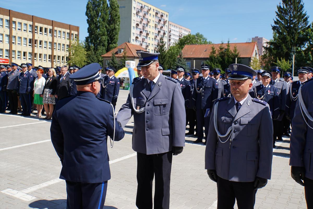 funkcjonariusze podczas uroczystości