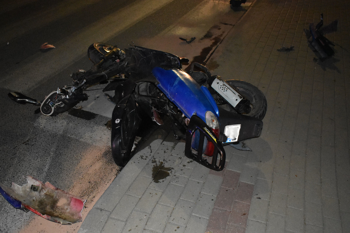 miejsce zdarzenia i uszkodzony motorower