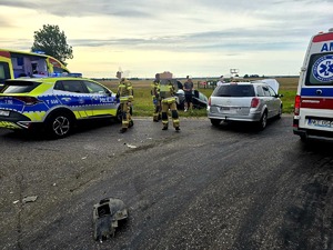 miejsce wypadku i służby pracujące na miejscu