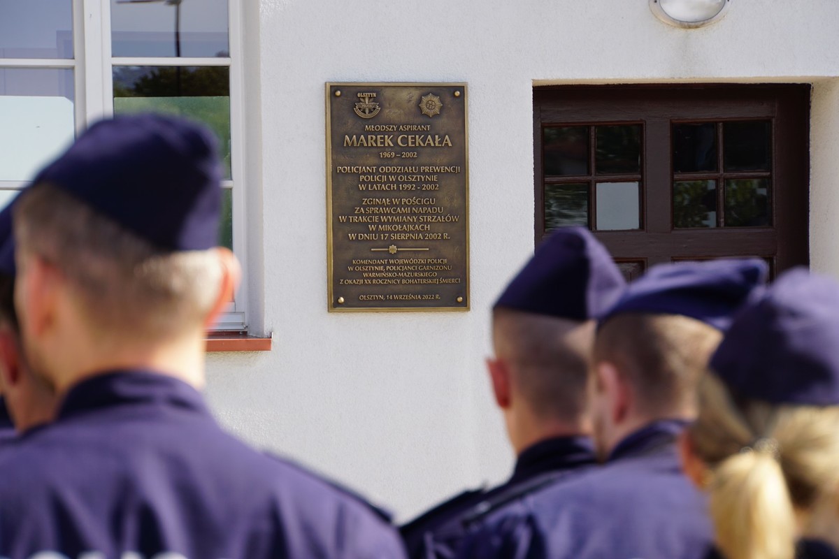 Tablica upamiętniająca mł. asp. Marka Cekałę