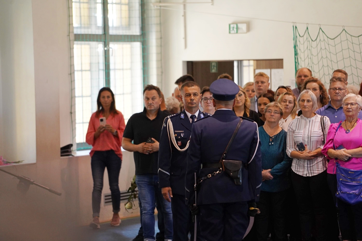 Policjanci podczas uroczystej zbiórki